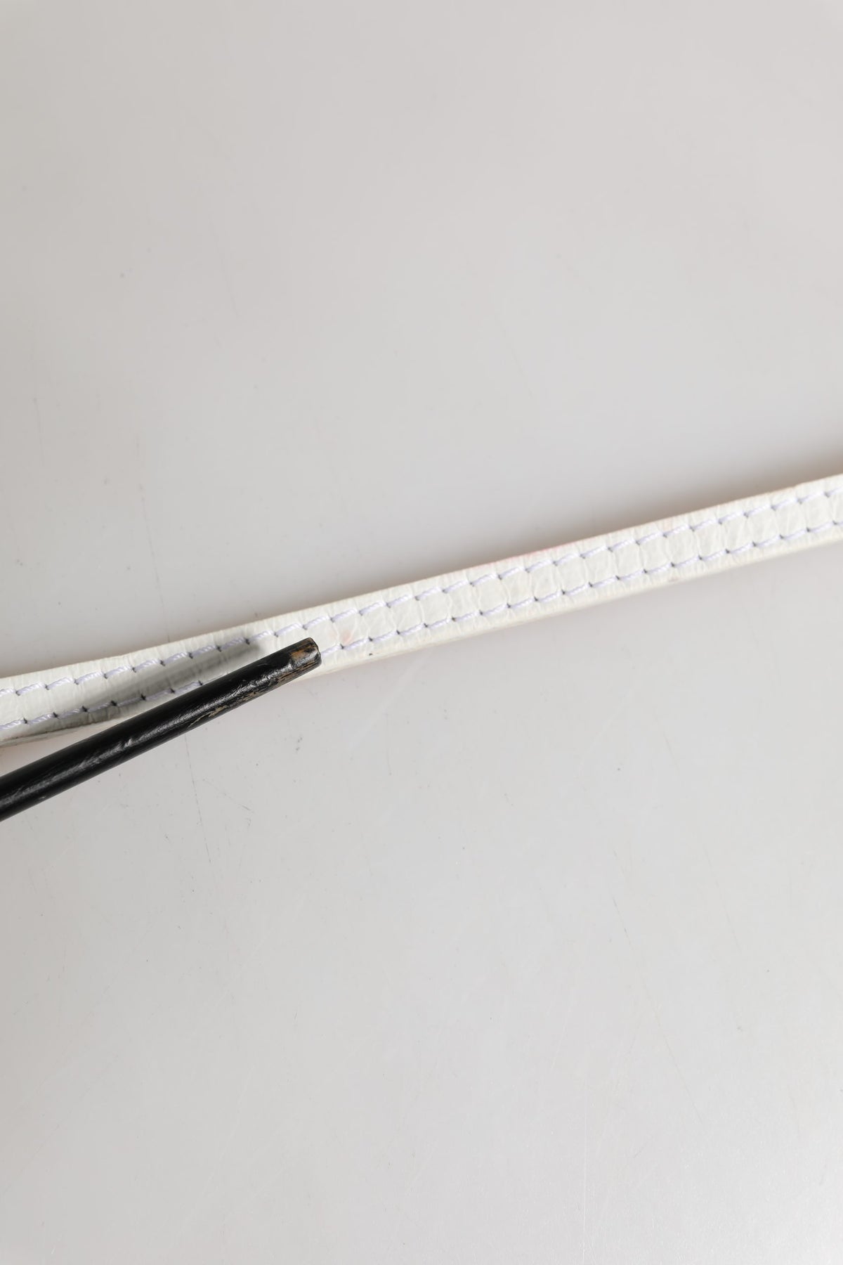 White Leather Skinny Gold Metal Buckle Belt