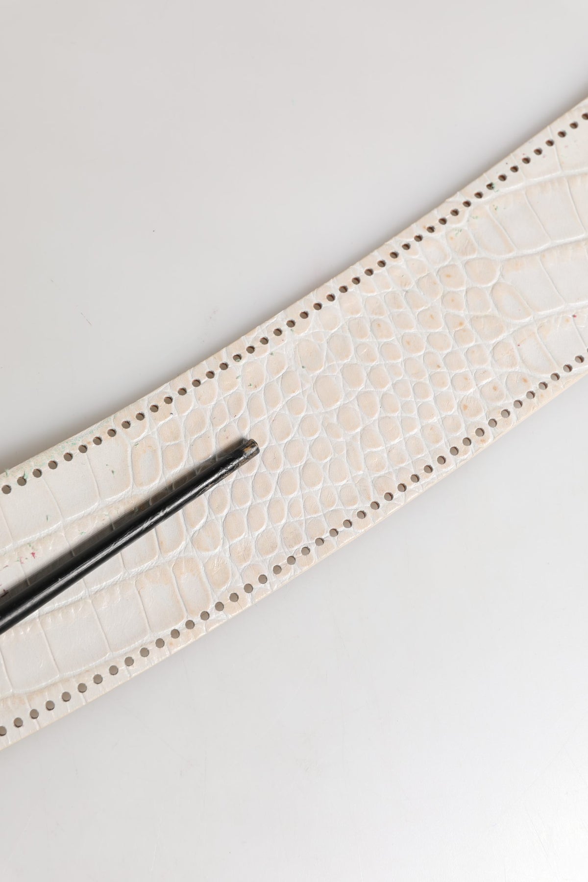 White Textured Leather Wide SilverMetal Buckle Belt