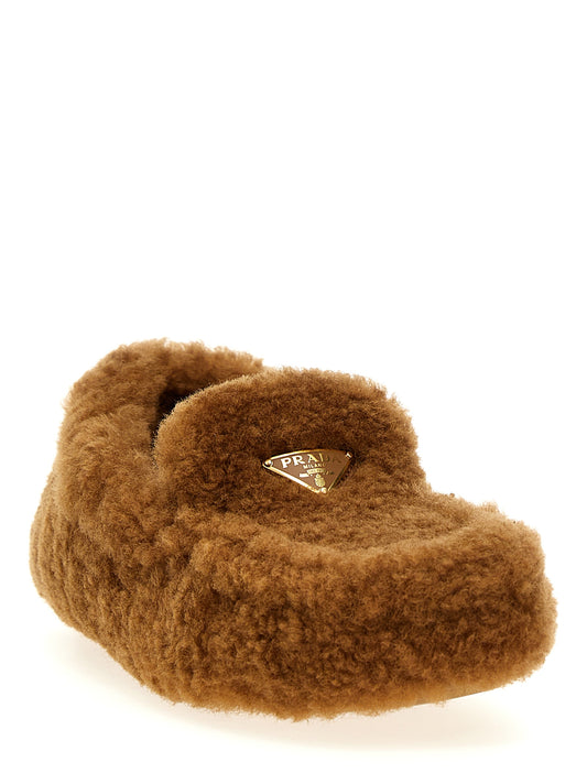 Ruskeat lampaannahkaiset slip-on-loaferit