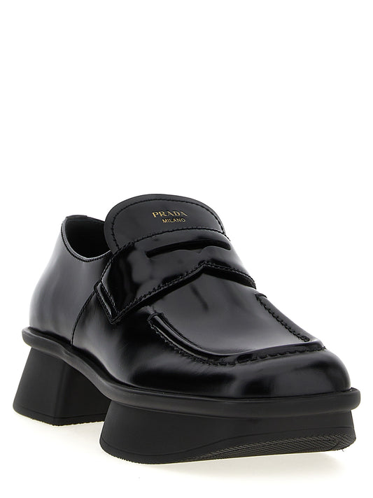 Mustat vasikannahkaiset slip-on-loaferit