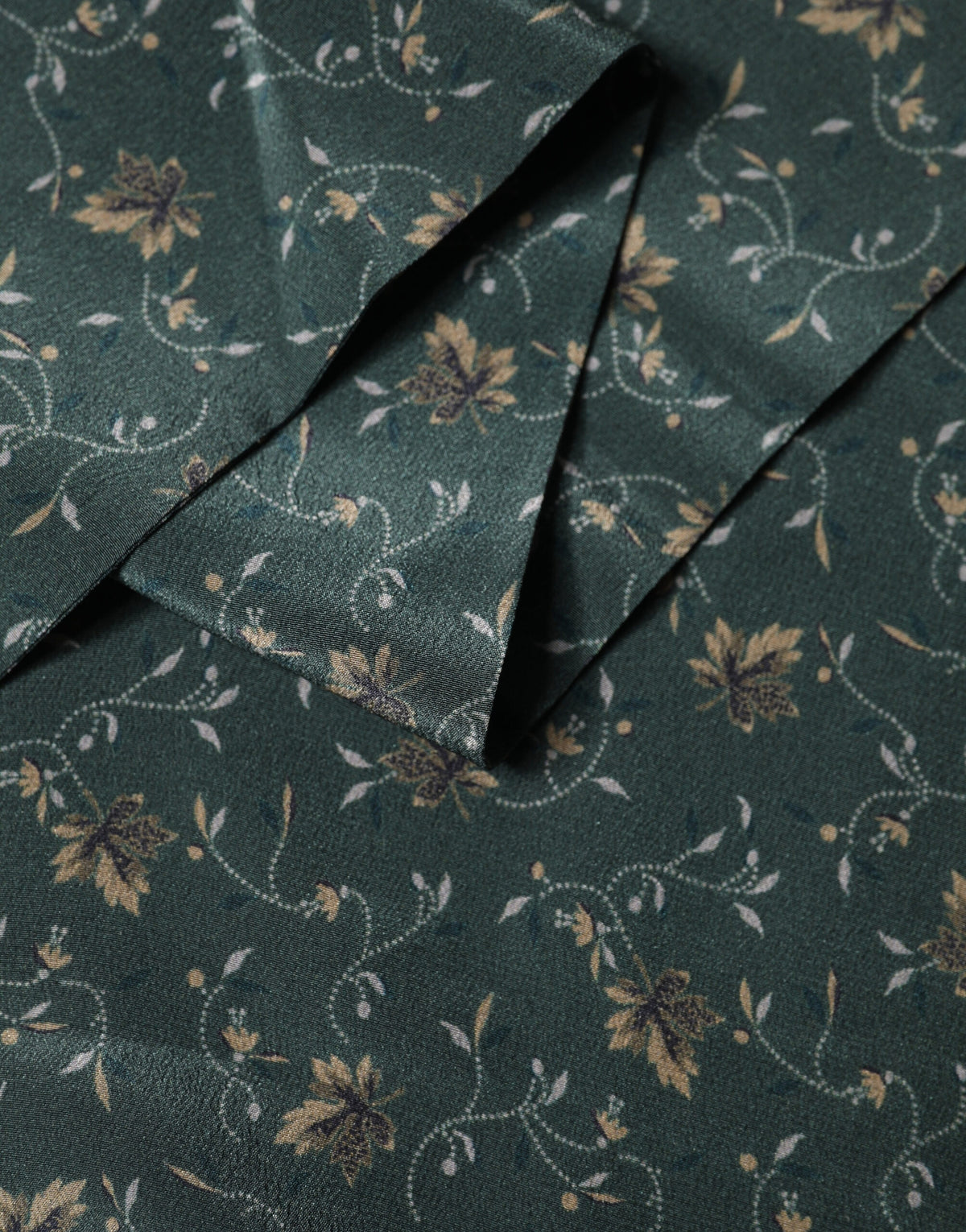 Green Silk Floral Pattern Fringed 135cm X 16cm  Scarf