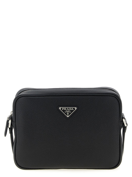 Musta vasikannahkainen crossbody-laukku