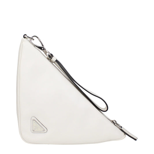 Valkoinen nahkainen clutch-laukku